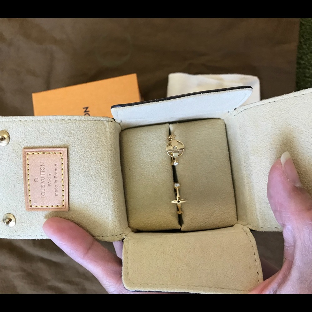 💯 Authentic Louis Vuitton 18k gold diamond rings - Picture 1 of 8